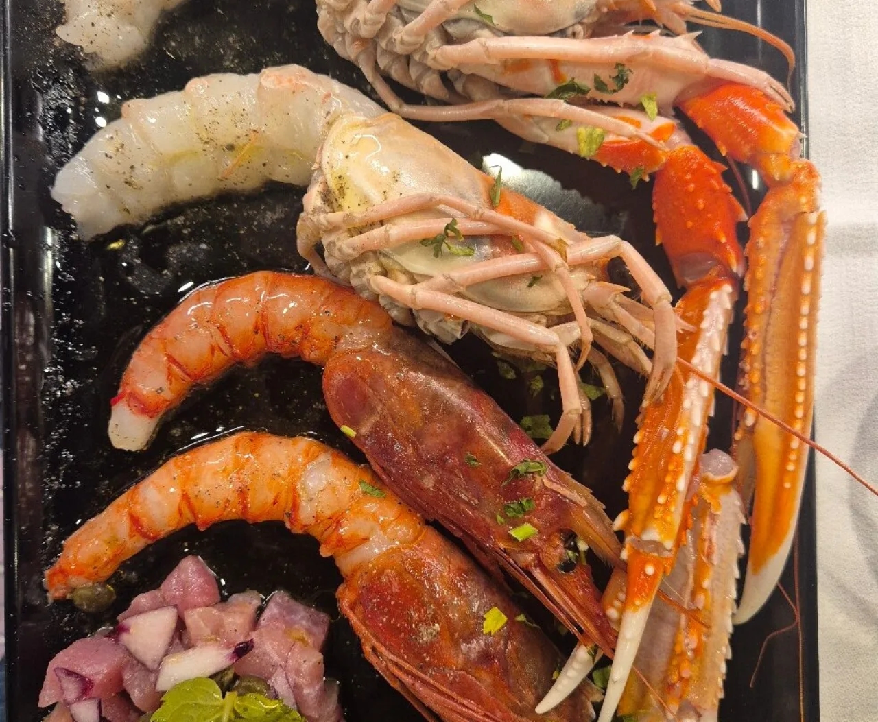 Crudo di scampi e gambero rosso